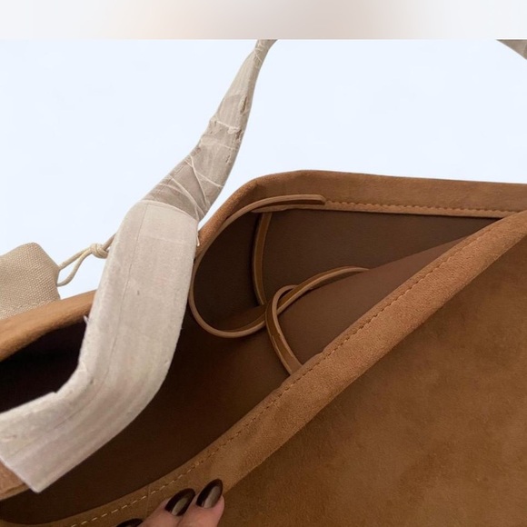 Elegant Tan Suede Shoulder Bag - Picture 5 of 5